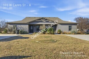101 Capps St in Rio Vista, TX - Building Photo