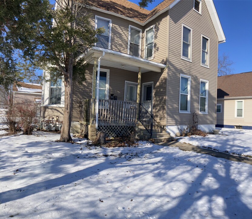 425 Marcy St, Unit 2nd. Floor in Ottawa, IL - Building Photo