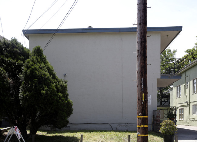 1632 Woolsey St in Berkeley, CA - Foto de edificio - Building Photo