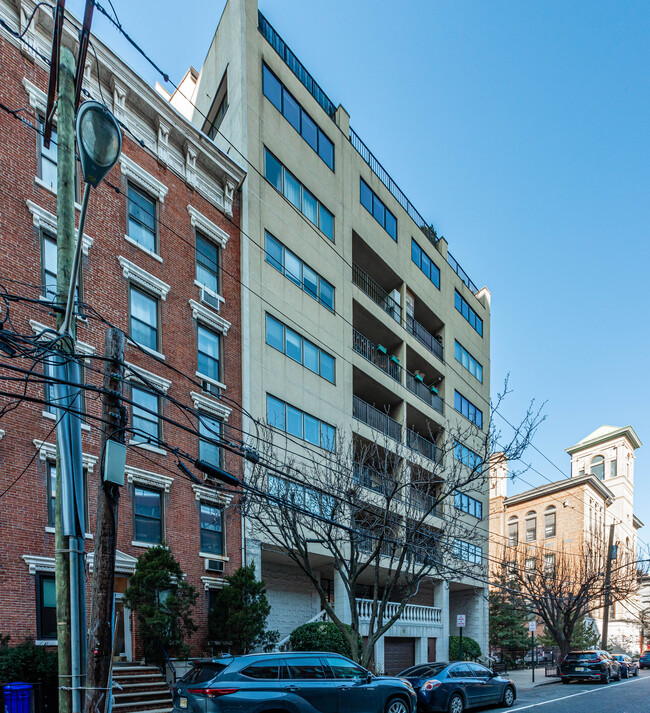 72 Park Ave in Hoboken, NJ - Foto de edificio - Building Photo