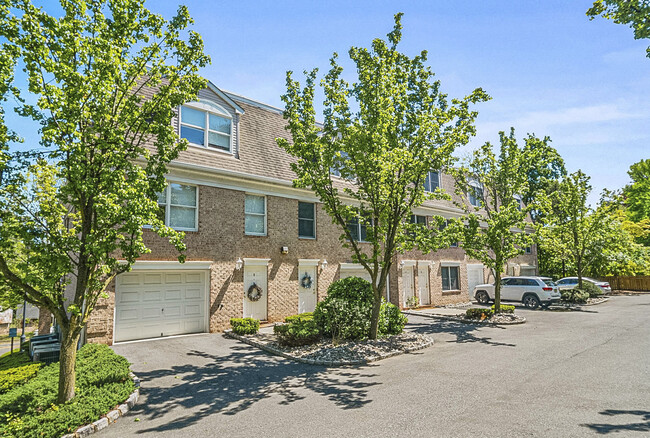 Carriage House in Morristown, NJ - Building Photo - Building Photo