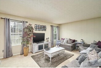 2478 Cedar Creek Ln in Akron, OH - Building Photo - Building Photo