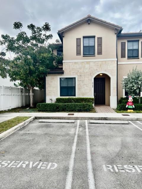 10548 W 33rd Way in Hialeah, FL - Building Photo