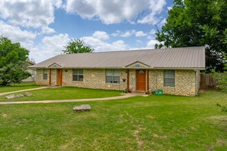 Country Hills in Kerrville, TX - Foto de edificio - Building Photo