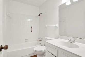 6071 Highland Cir N in Mobile, AL - Building Photo - Building Photo