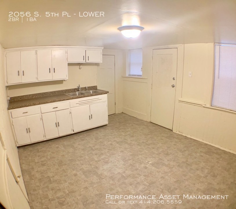 2056 S 5th Pl-Unit -LOWER in Milwaukee, WI - Building Photo