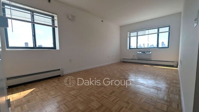 3164 21st St in Queens, NY - Building Photo - Building Photo