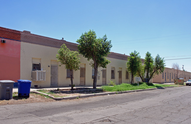 82-92 N Walnut St in El Paso, TX - Building Photo - Building Photo