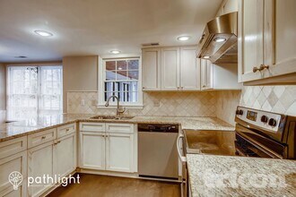 812 Duffy Ct in Matthews, NC - Foto de edificio - Building Photo