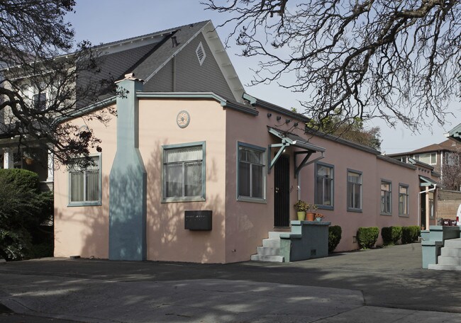 357 Lester Ave in Oakland, CA - Building Photo - Building Photo