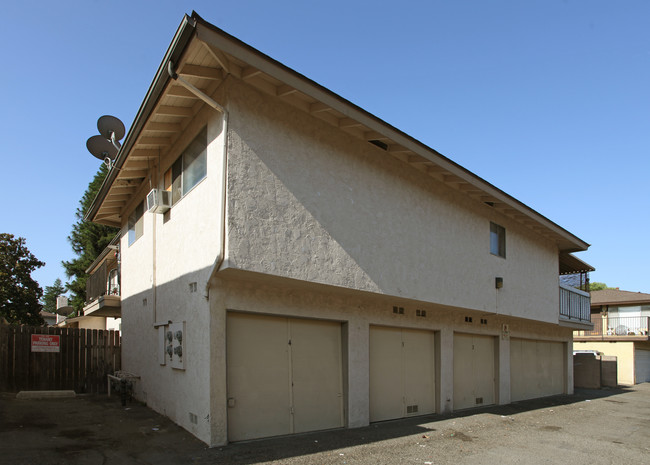 1215 S Athena Way in Anaheim, CA - Building Photo - Building Photo