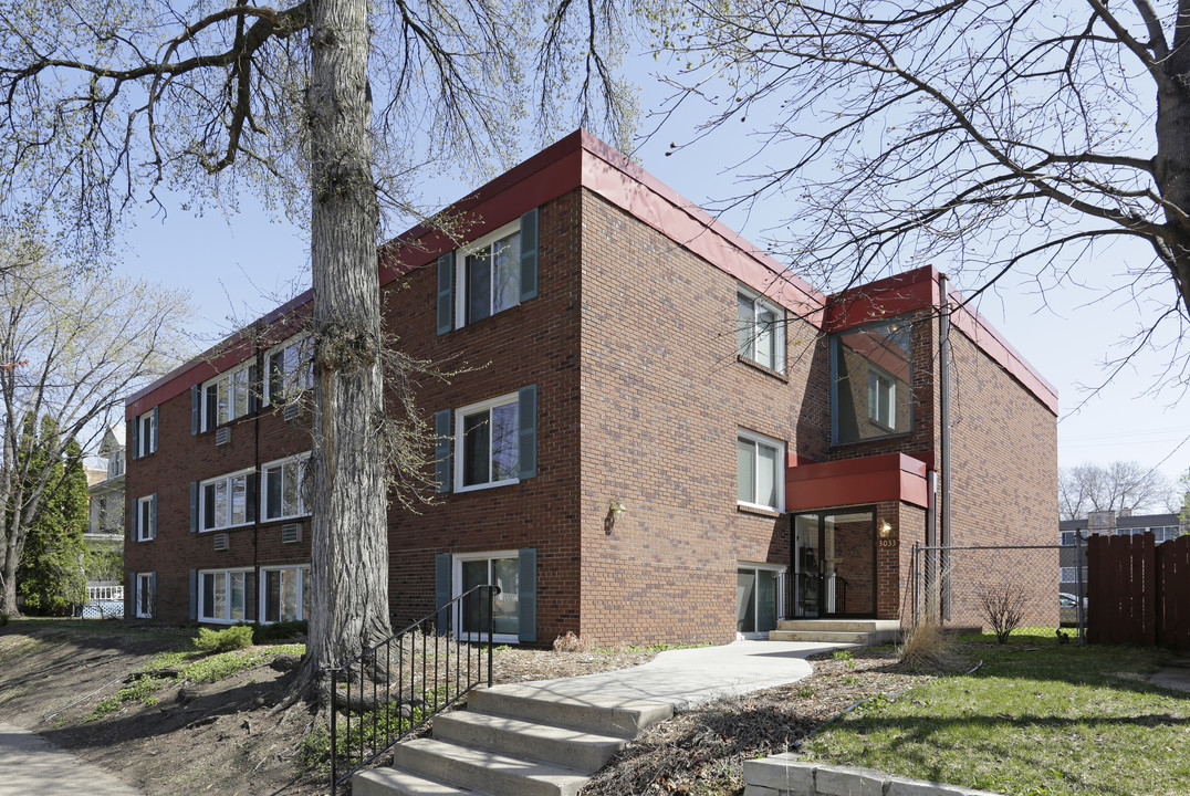 3033 James Ave S in Minneapolis, MN - Building Photo