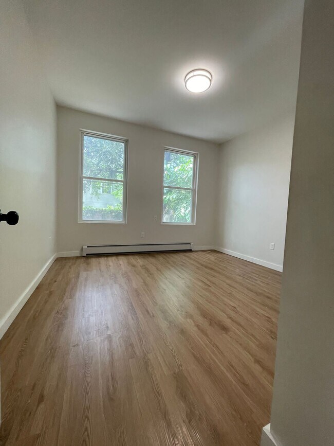 173 Van Nostrand Ave in Jersey City, NJ - Building Photo - Building Photo