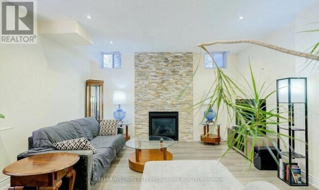 161 Vanda Dr in Vaughan, ON - Building Photo - Building Photo