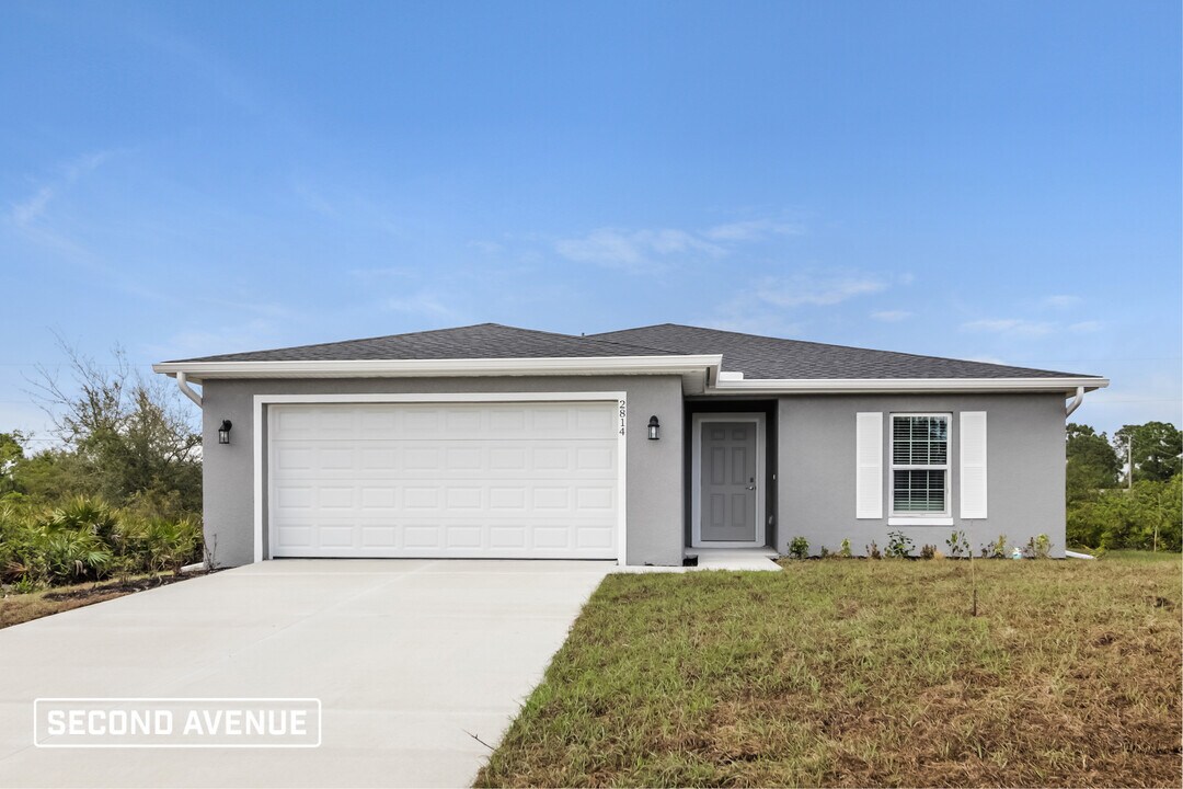 2814 38th St SW in Lehigh Acres, FL - Building Photo