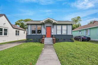 4307 Ave Q 1/2 in Galveston, TX - Building Photo - Building Photo