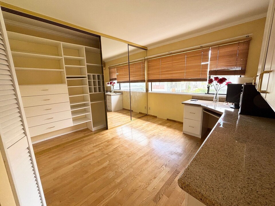 1649 Waikahalulu Ln in Honolulu, HI - Building Photo