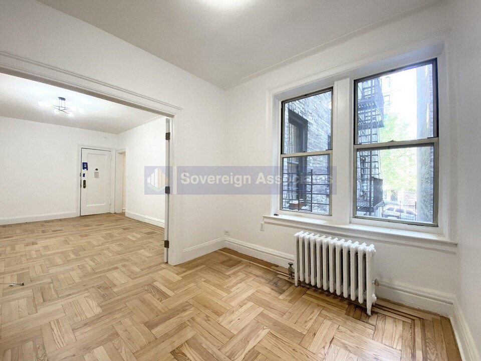 106 Pinehurst Ave in New York, NY - Building Photo