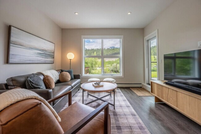 901-907 7 St N in Golden, BC - Building Photo - Building Photo