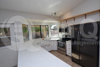 2409 W Marlboro Dr in Chandler, AZ - Foto de edificio - Building Photo