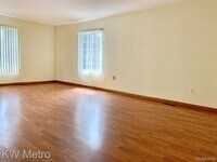 666 E Fox Hills Dr photo'