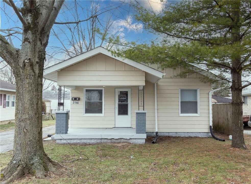 2146 Dequincy St in Indianapolis, IN - Foto de edificio
