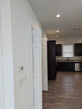 801 Hallie Cv, Unit B in Lockhart, TX - Foto de edificio - Building Photo