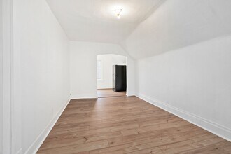 1528 Ridge Ave in Coraopolis, PA - Building Photo - Building Photo