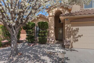 7351 Sidewinder Dr NE in Albuquerque, NM - Building Photo - Building Photo