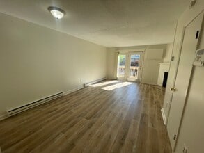 103 Hamden Ave, Unit H in Waterbury, CT - Foto de edificio - Building Photo