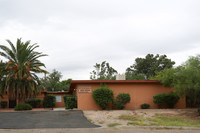 4902-4910 E 1st St in Tucson, AZ - Foto de edificio - Building Photo