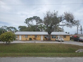 6604 Miramar Ave in Fort Pierce, FL - Building Photo