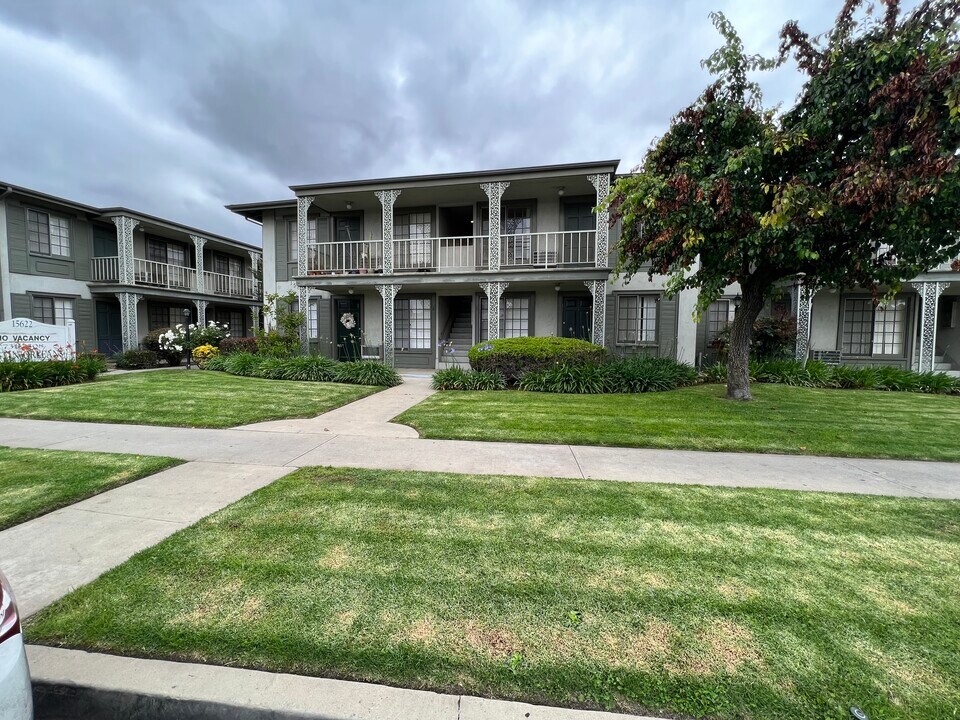 15622 Pasadena Ave, Unit 14 in Tustin, CA - Building Photo
