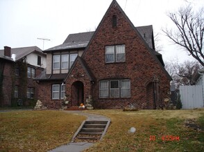 133 N Terrace St in Wichita, KS - Building Photo - Building Photo