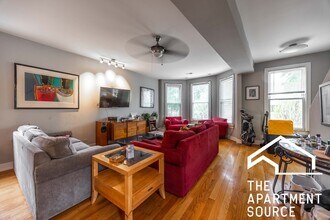 3023 N Oakley Ave, Unit 2 in Chicago, IL - Building Photo - Building Photo