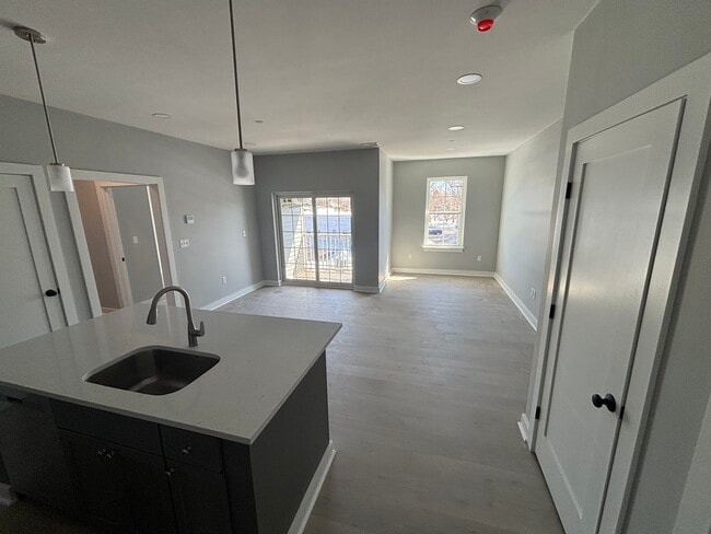 12 Station St in Middleboro, MA - Foto de edificio - Building Photo