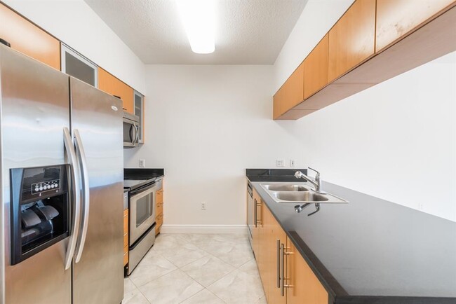 1750 N Bayshore Dr, Unit 3602 in Miami, FL - Building Photo - Building Photo