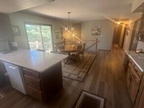 1428 Edgewood Dr in Pella, IA - Building Photo - Building Photo