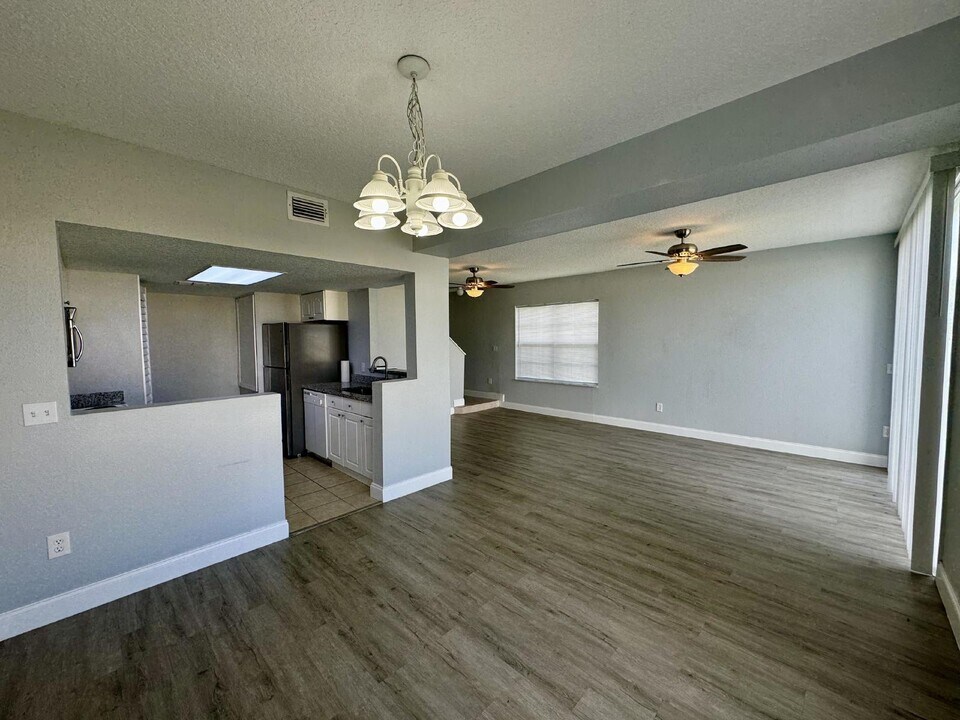304 Washington Palm Loop in Davenport, FL - Building Photo