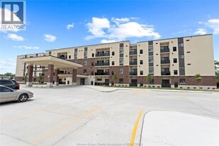 1 Parnell St in Essex, ON - Building Photo