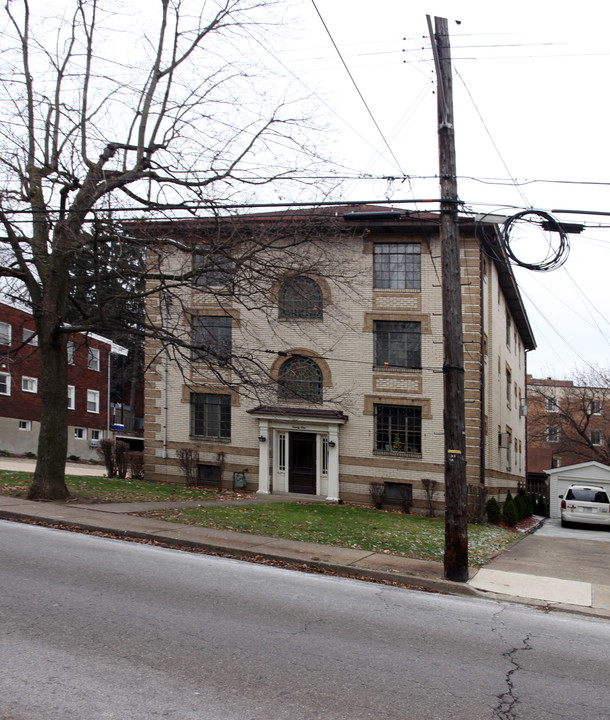 21 N Meadowcroft Ave in Pittsburgh, PA - Building Photo