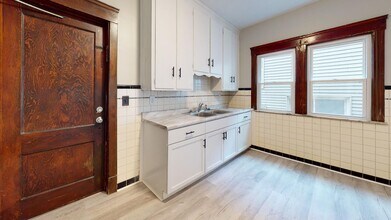 3210 W 98th St in Cleveland, OH - Building Photo - Building Photo