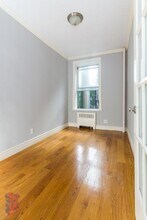 562 Hudson St in New York, NY - Foto de edificio - Building Photo