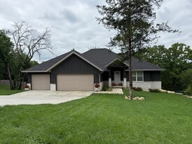 365 Timberlake Rd in Branson, MO - Building Photo