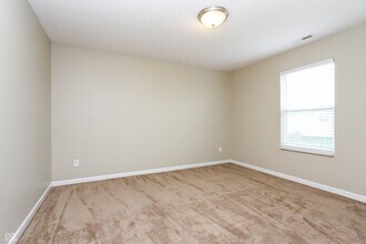 2261 Rosswood Blvd in Indianapolis, IN - Building Photo - Building Photo