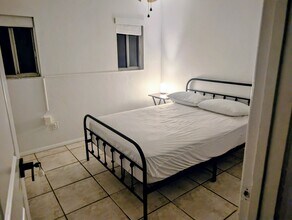 8724 Tall Pine Ln, Unit Room 2 Shared Bath in Orlando, FL - Foto de edificio - Building Photo