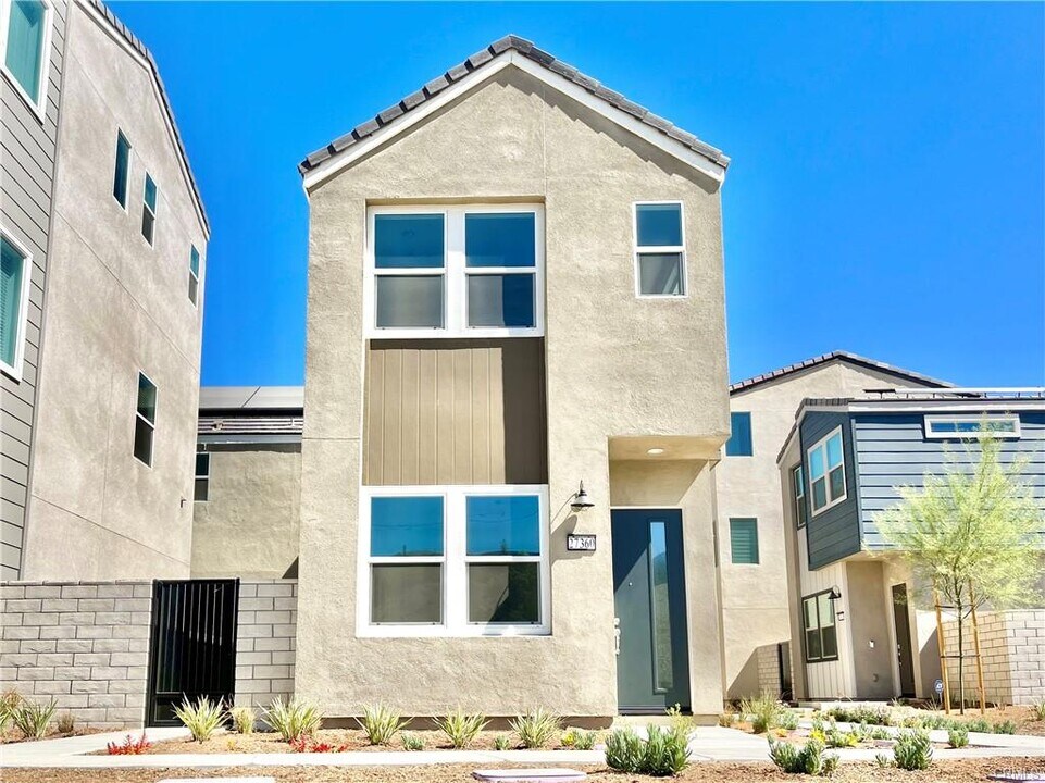 27360 Alpine Mdws Ct in Valencia, CA - Building Photo