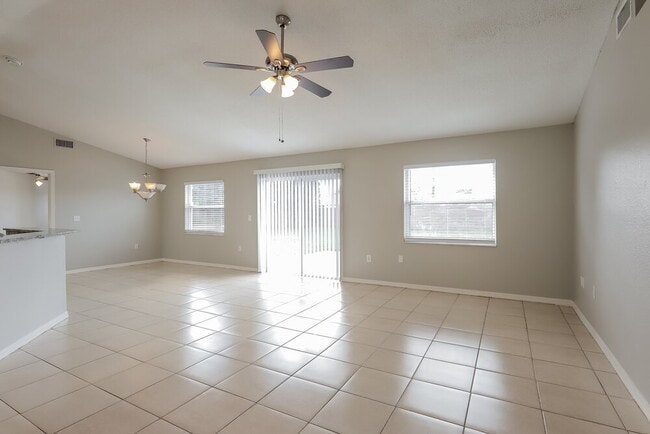 7905 Apple Blossom Dr in Lakeland, FL - Building Photo - Building Photo
