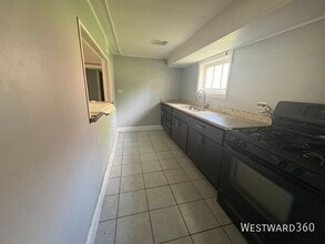 9150 S Colfax Ave in Chicago, IL - Building Photo - Building Photo