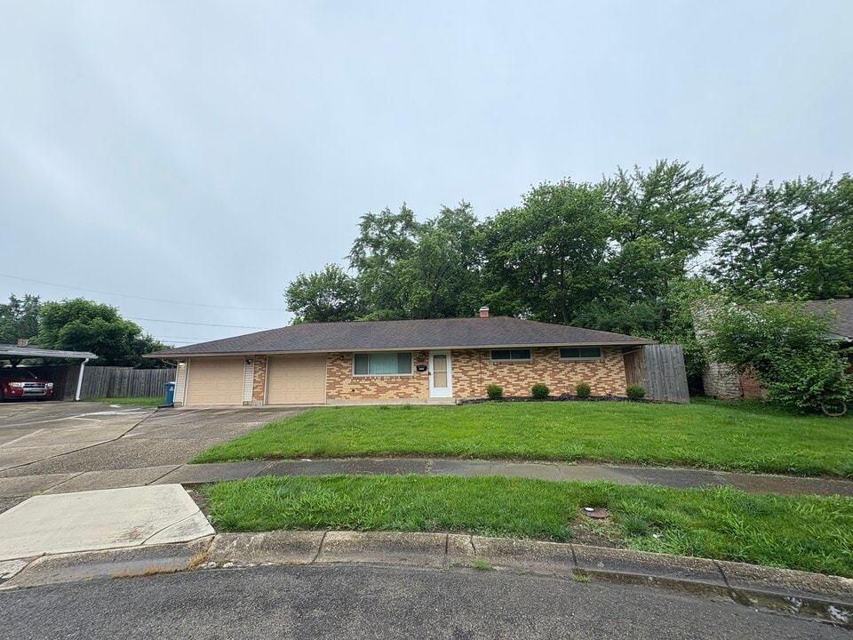 6313 Cheviot Cir in Dayton, OH - Foto de edificio